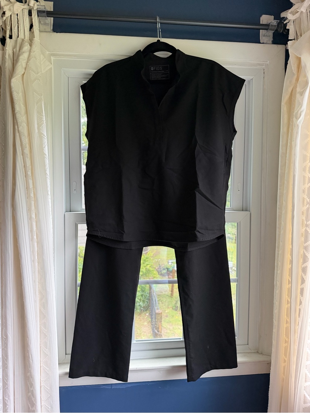 Figs Black Wide-Leg Scrub Pant